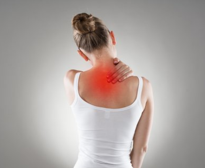 后背疼的原因及治疗方法 四种原因导致后背疼痛