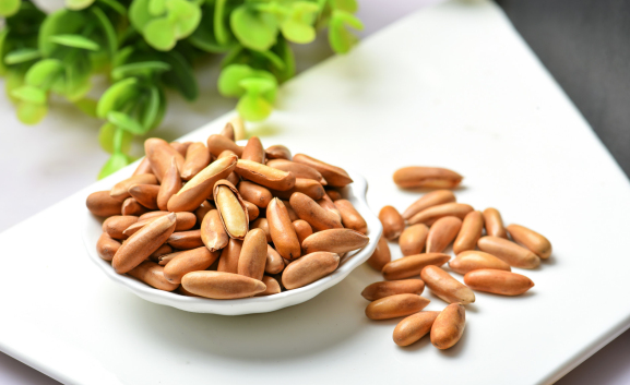 松子吃多了好吗 食用过量小心中毒