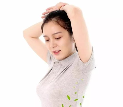 腋下出汗太多怎么办 这些方法帮你解决尴尬问题
