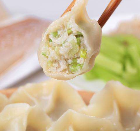 包芹菜饺子要焯水吗 芹菜饺子馅的包法