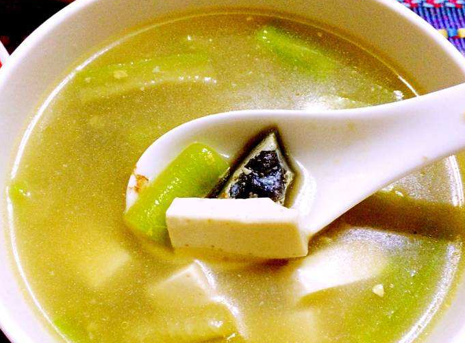 一碗清新素雅的汤品 正是你的最佳选择