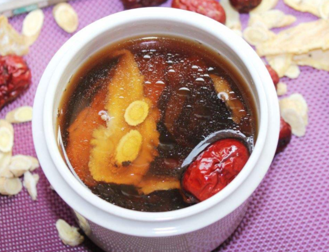 调理月经乌鸡汤的做法 乌鸡和什么炖汤好