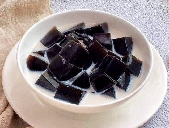 冬天来碗龟苓膏，润肠通便滋阴补肾