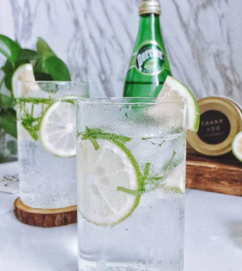 苏打水是碳酸饮料吗，常喝苏打水竟有这好处