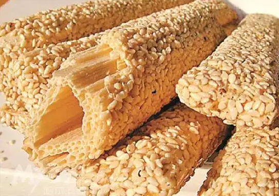 小年为什么有23和24 小年吃灶糖的寓意