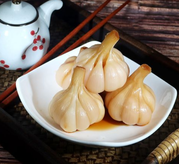 咸蒜怎么腌制好吃 吃咸蒜头有什么好处