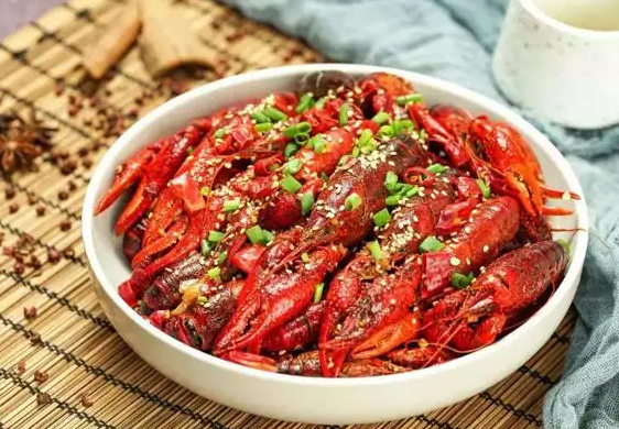 小龙虾头上的黄是什么 虾头里的黄能吃吗