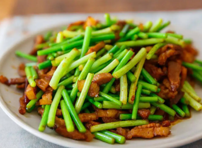 蒜台炒肉的营养价值