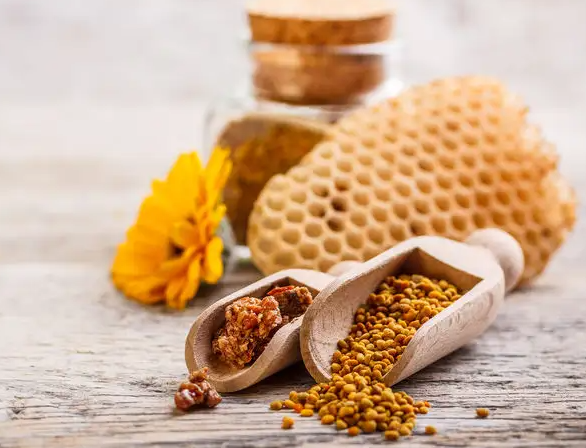 眼角纹很深怎么才能去除 蜂蜜花粉面膜