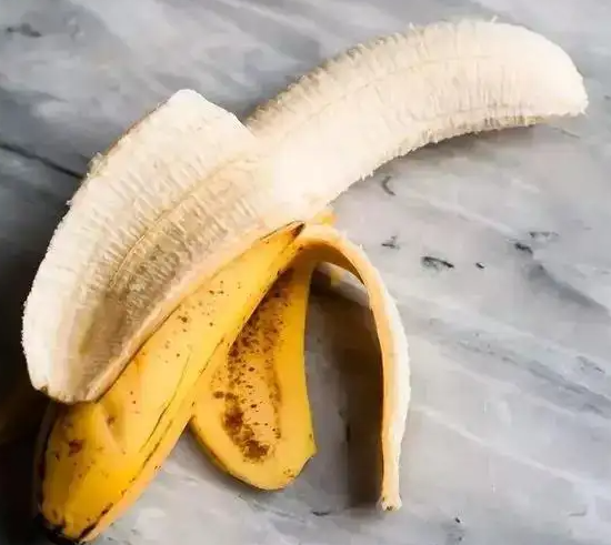 香蕉皮能去眼袋和皱纹吗 香蕉皮的功效与作用