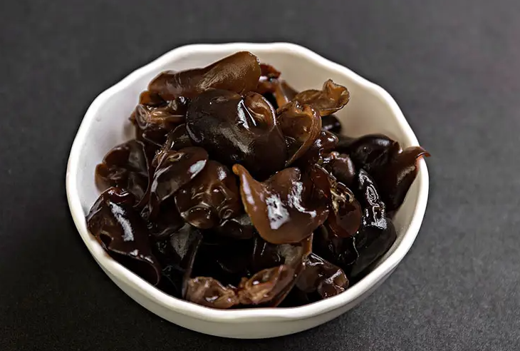 木耳不能和什么食物同吃 木耳有哪些功效与作用