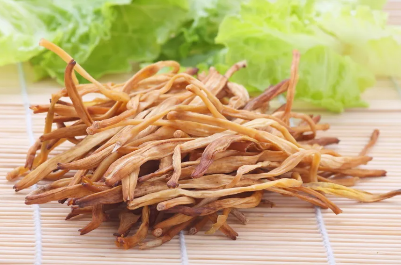黄花菜的功效与作用有哪些 黄花菜和什么搭配最好