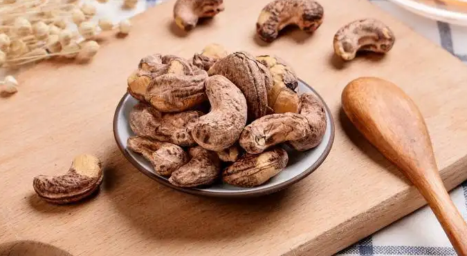 腰果有什么功效 吃腰果对肾有好处么