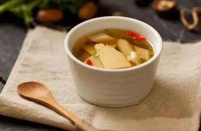 饭前还是饭后喝汤好？怎么喝汤能减肥？