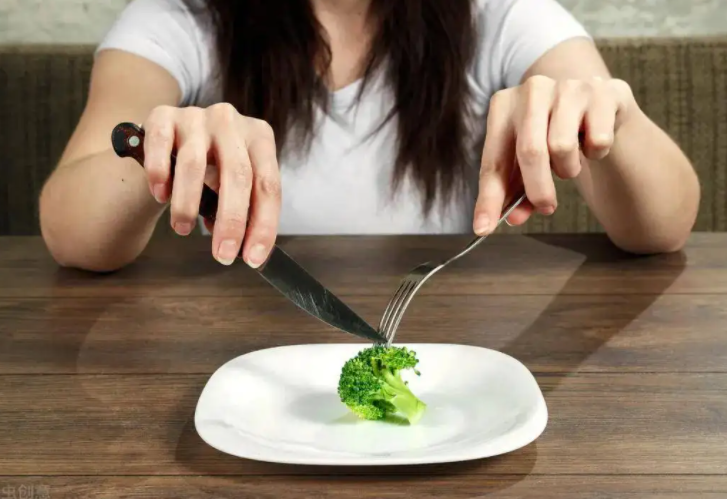 节食减肥无效果又伤身 为什么节食减肥不靠谱的?