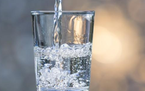 通过喝水能减肥？教你喝水减肥的4个好方法