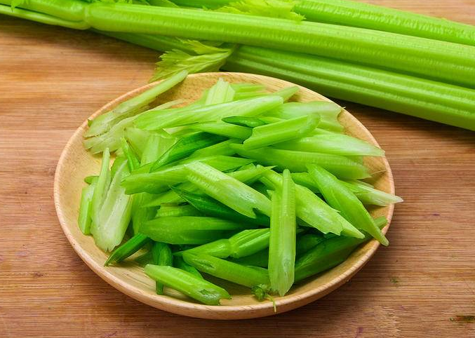 吃芹菜能减肥吗 冬季力荐减肥蔬菜之芹菜减肥法
