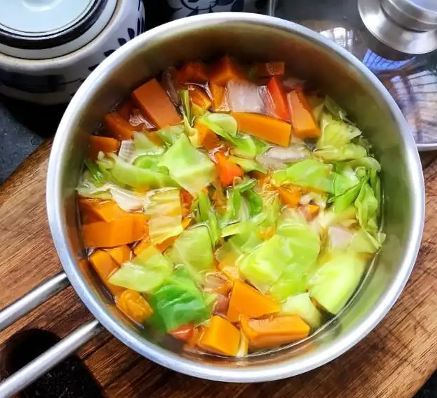 纯天然减肥法 蔬菜汤7天快速灭掉6斤肉