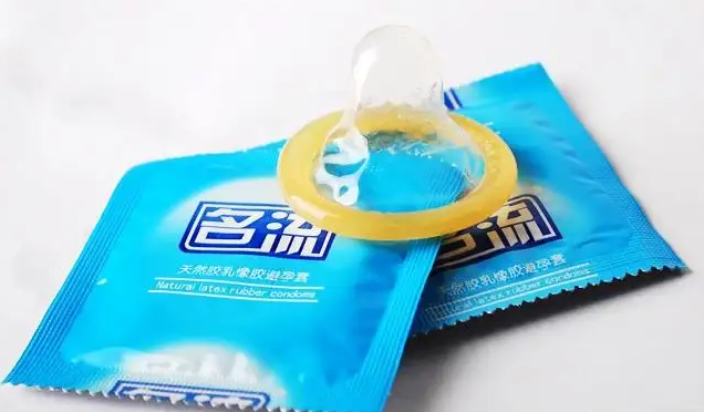 性爱时你的套套戴对了吗 正确使用安全套的10个要点