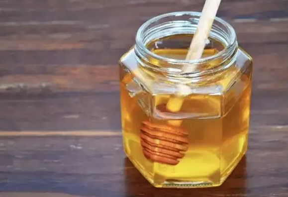 蜂蜜直接涂脸上有效果吗 介绍蜂蜜敷脸的作用与功效