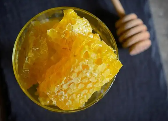 蜂胶的功效与作用 吃蜂胶能提高男性性功能吗