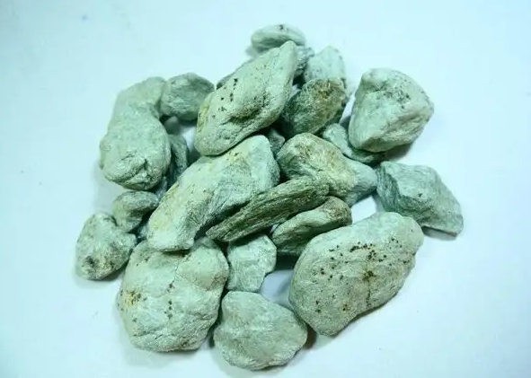 阳起石的功效与作用是什么 阳起石可以泡酒吗
