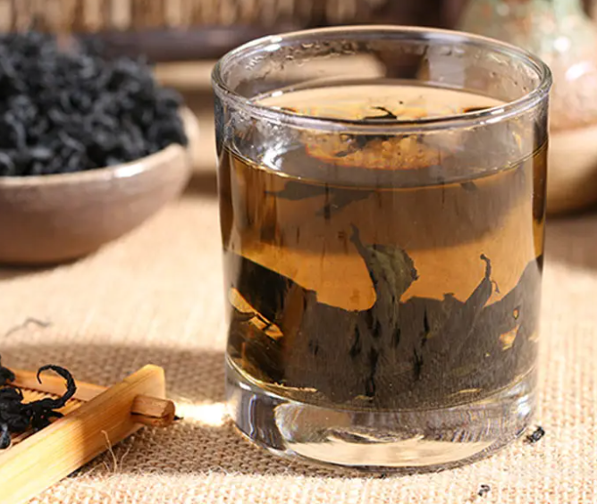 杜仲茶的作用与功效有哪些？杜仲茶真能降血压吗