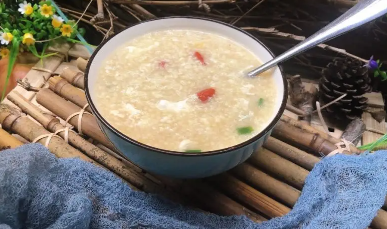 小米鸡蛋粥如何做好吃 小米鸡蛋粥的做法技巧