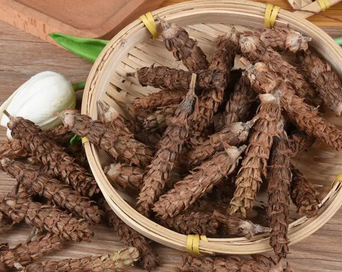 夏枯草的功效与作用及食用方法 夏枯草可以长期泡水喝吗