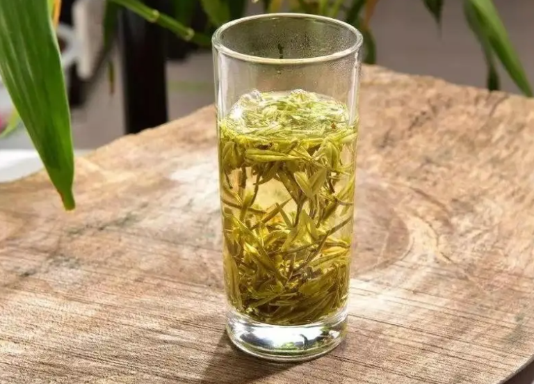 喝绿茶的功效与作用 湿气重喝红茶还是绿茶