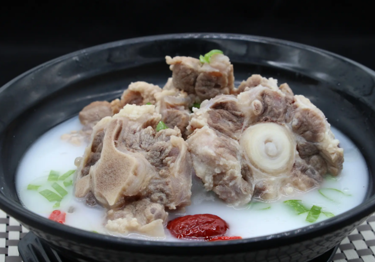 牛尾汤的功效与作用 牛尾和什么炖汤可以补气血
