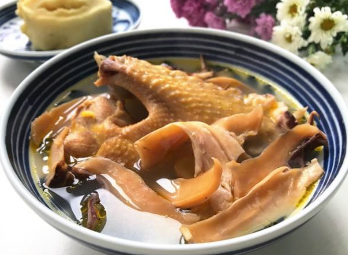 墨鱼煲鸡汤有什么功效 墨鱼炖鸡还可以加什么