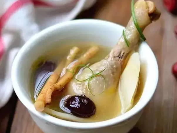 当归红枣鸡汤的功效 小孩可以吃当归炖鸡吗