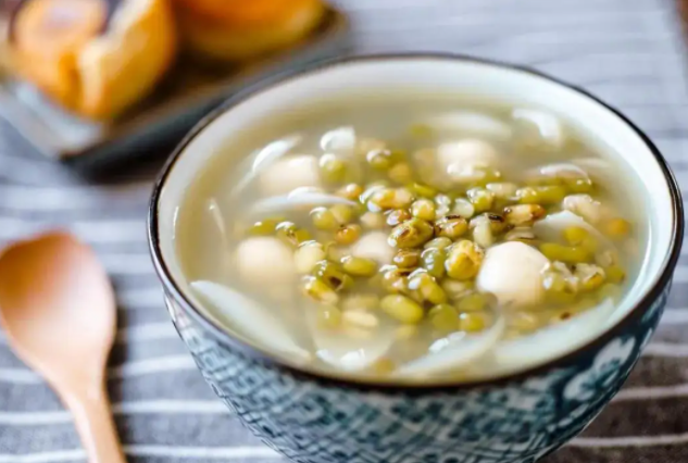 绿豆莲子功效与作用 绿豆莲子汤的禁忌