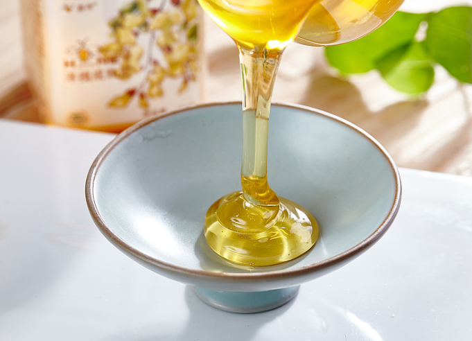 蜂蜜的作用与功效有哪些 4类人千万不能喝蜂蜜