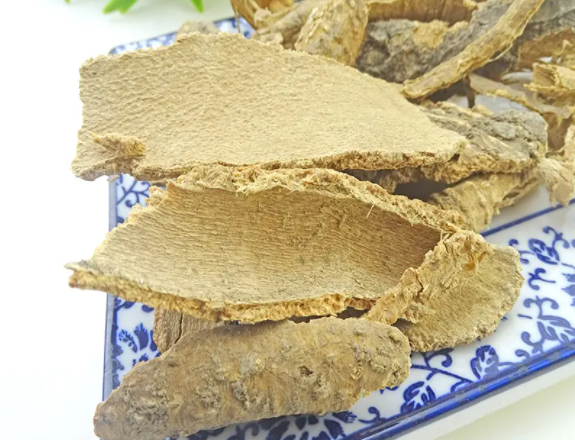香椿树根的功效作用 香椿根煲老母鸡的功效