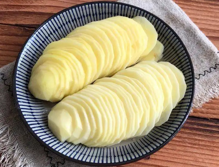 生土豆片的功效与作用 生土豆具有消炎消肿止痛的功效