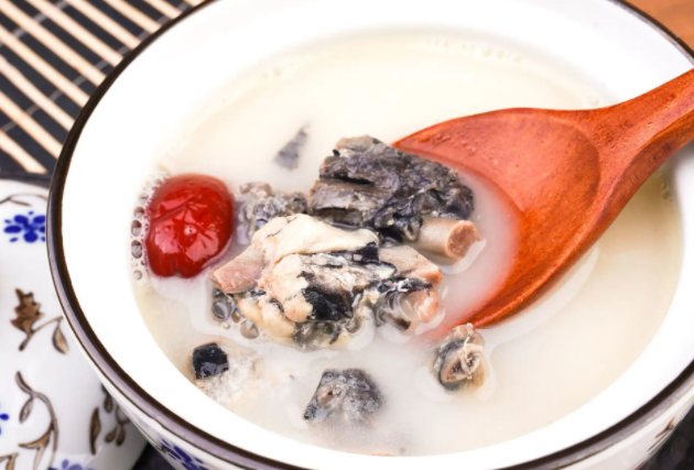 红枣乌鸡汤的功效与作用 乌鸡红枣汤对女性功效