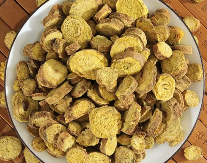 黄芹的功效与作用 黄芩泡水喝有什么功效