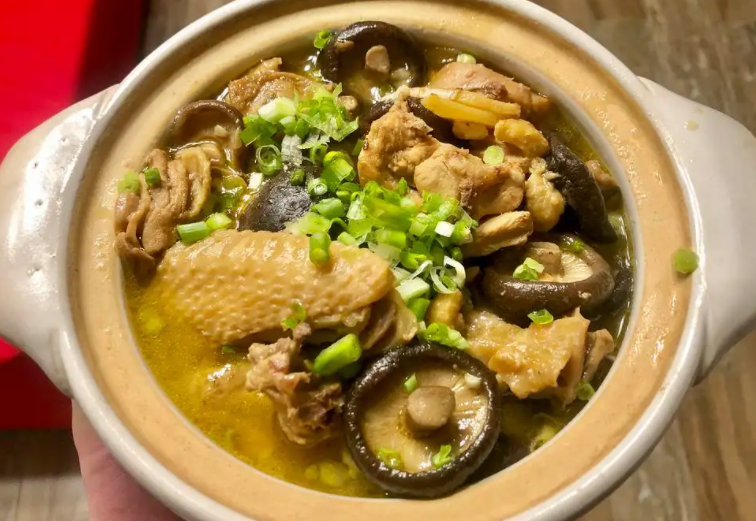 香菇炖鸡的功效与作用 鲜香菇鸡汤的营养价值