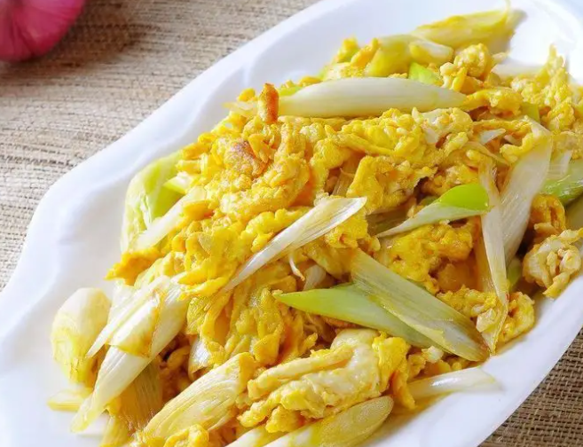 大葱炒鸡蛋的功效与作用 肝炎能吃大葱炒鸡蛋吗