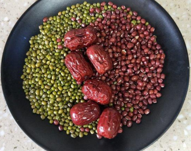 红豆绿豆汤的功效？多吃红豆和绿豆对身体怎样