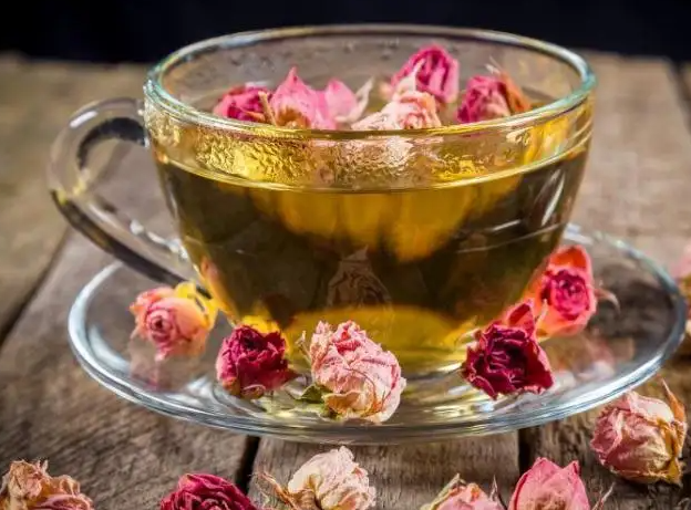 玫瑰茶的功效与作用 玫瑰花和什么一起泡水喝比较好