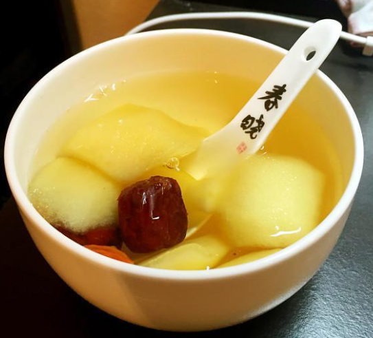 苹果烧熟吃有什么功效？生苹果和熟苹果哪个营养好
