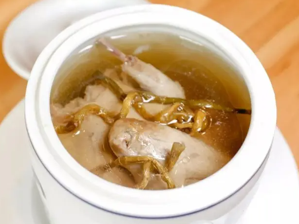 三七炖鸽子汤的功效与作用 鸽子炖三七有什么禁忌