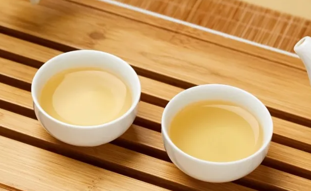 乌龙茶有哪些功效？乌龙茶适合女性喝吗？