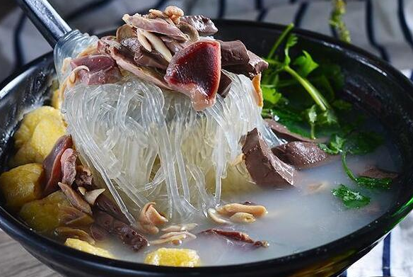 鸭血粉丝汤的功效和作用 鸭血粉丝汤的家常做法