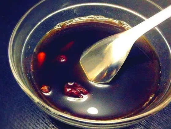 黑豆里面可以放红糖吗 红糖黑豆水的功效？