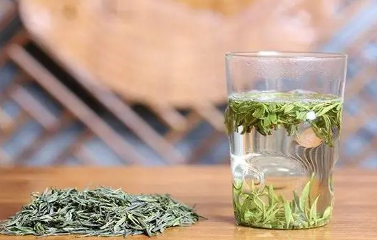 绿茶与玫瑰花茶能一起冲泡吗 绿茶和什么一起泡好