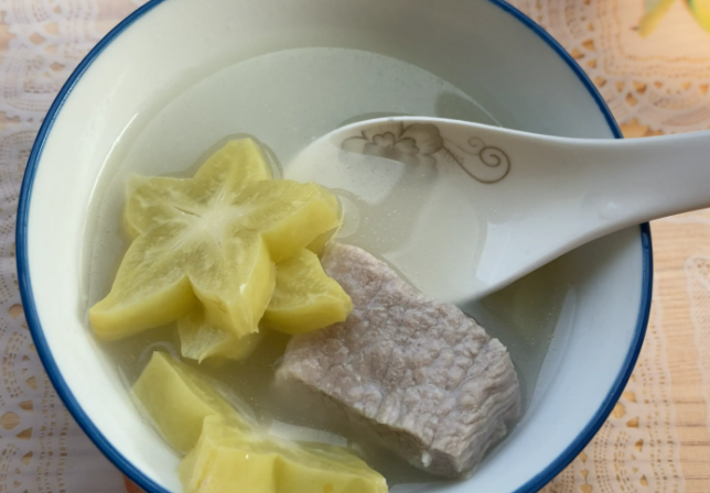 新鲜杨桃煲汤的功效有哪些？杨桃煲瘦肉汤功效